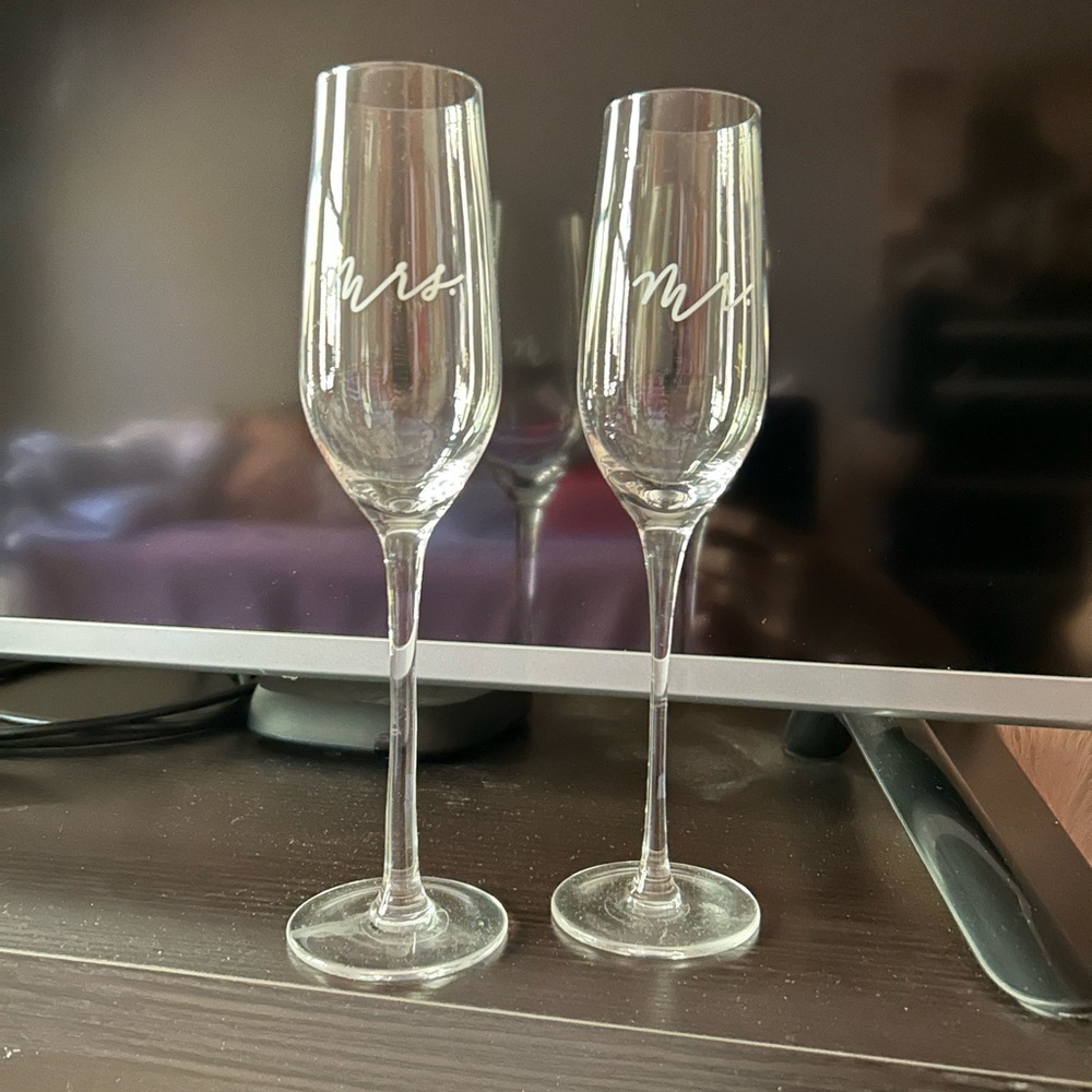 Elegant Clear Champagne Flutes Set